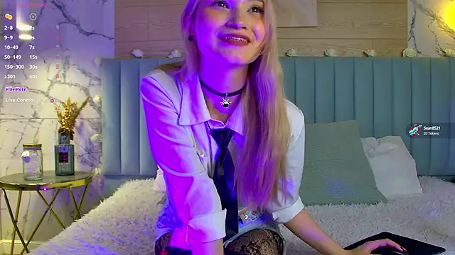 Snapshot of CarolReeves chatting on February 2025 12:33:01 PM CarolReeves online show from February 2025 12:33:01 PM