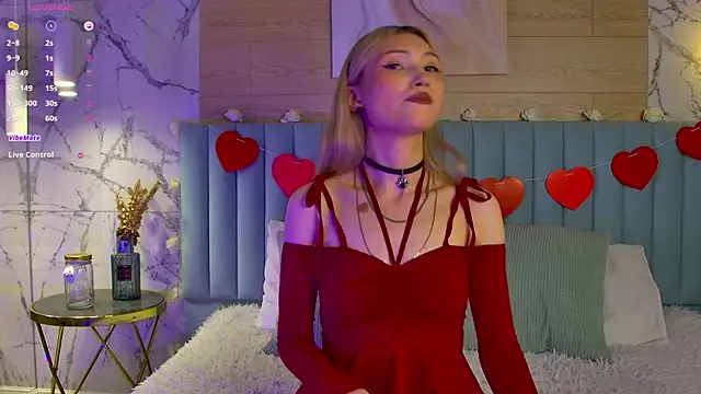 Snapshot of CarolReeves chatting on February 2025 08:59:01 AM CarolReeves online show from February 2025 08:59:01 AM