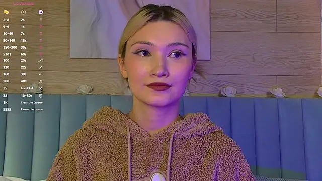 Snapshot of CarolReeves chatting on February 2025 01:10:01 PM CarolReeves online show from February 2025 01:10:01 PM