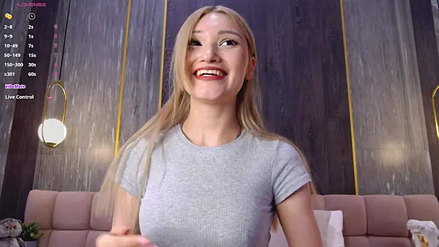 Snapshot of CarolReeves chatting on March 2025 04:43:02 PM CarolReeves online show from March 2025 04:43:02 PM