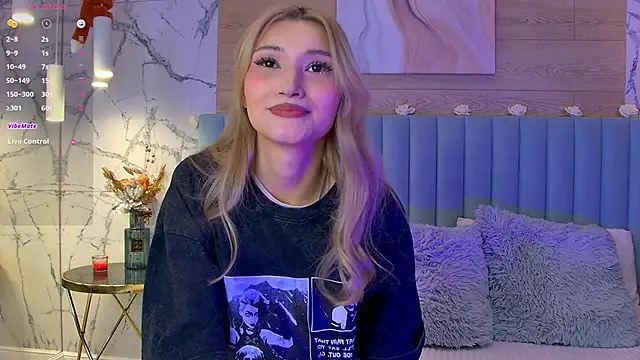 Snapshot of CarolReeves chatting on March 2025 08:59:01 AM CarolReeves online show from March 2025 08:59:01 AM