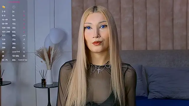 Snapshot of CarolReeves chatting on October 2025 06:03:01 AM CarolReeves online show from October 2025 06:03:01 AM