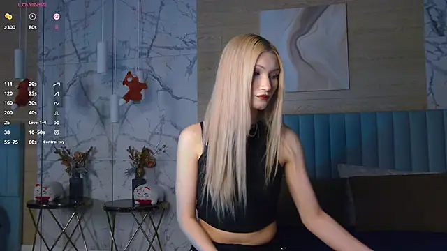 Snapshot of CarolReeves chatting on October 2025 05:54:02 AM CarolReeves online show from October 2025 05:54:02 AM