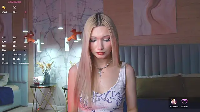 Snapshot of CarolReeves chatting on October 2025 06:10:01 AM CarolReeves online show from October 2025 06:10:01 AM