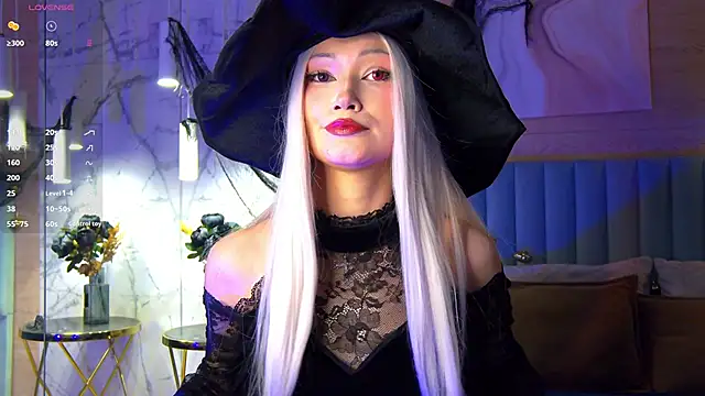 Snapshot of CarolReeves chatting on October 2025 06:14:02 AM CarolReeves online show from October 2025 06:14:02 AM