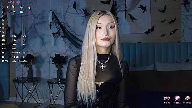 Snapshot of CarolReeves chatting on November 2025 06:01:01 AM CarolReeves online show from November 2025 06:01:01 AM