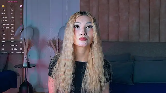 Snapshot of CarolReeves chatting on November 2025 06:12:01 AM CarolReeves online show from November 2025 06:12:01 AM