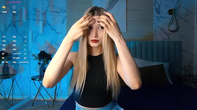 Snapshot of CarolReeves chatting on November 2025 06:05:02 AM CarolReeves online show from November 2025 06:05:02 AM