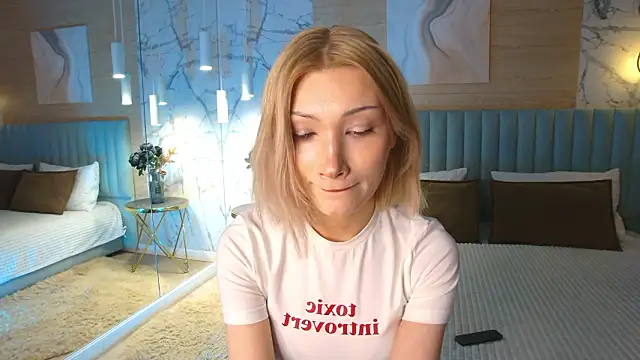 Snapshot of CarolReeves chatting on February 2026 04:33:01 PM CarolReeves online show from February 2026 04:33:01 PM