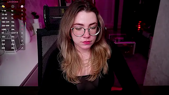 Snapshot of RemyCute chatting on December 2025 07:53:02 PM RemyCute online show from December 2025 07:53:02 PM