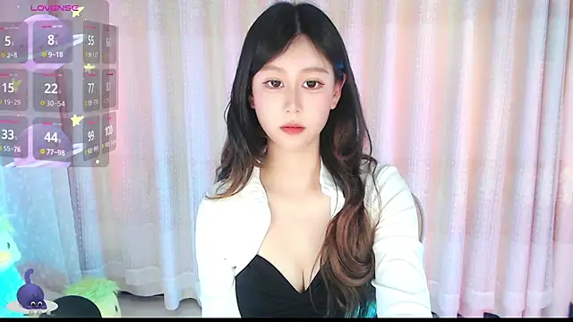 Aimee-520 online show from April 2026 01:11:02 AM