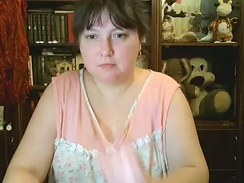 Snapshot of CarrieQPeach chatting on November 2025 06:10:01 PM CarrieQPeach online show from November 2025 06:10:01 PM