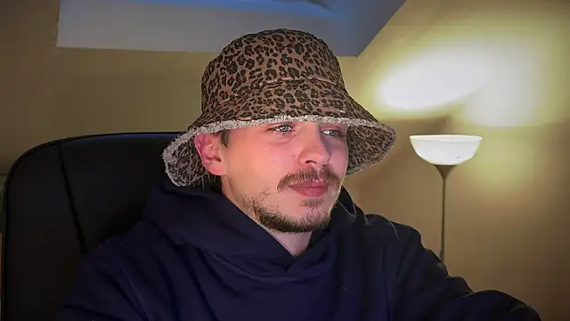 naked psy online show from March 2025 04:25:01 PM