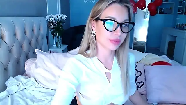 Snapshot of MissSiona chatting on February 2025 06:53:02 AM MissSiona online show from February 2025 06:53:02 AM