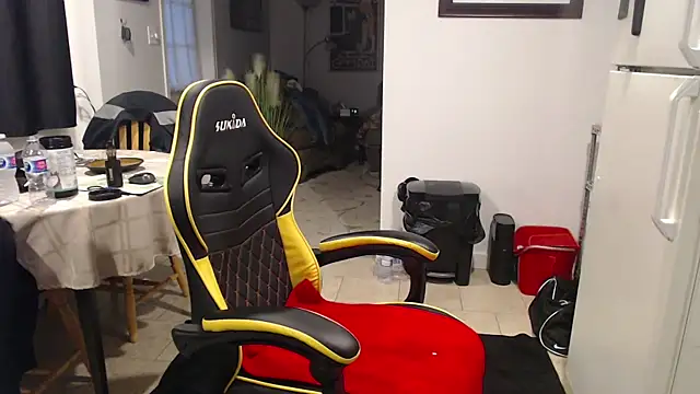 Snapshot of Trey100379100379 chatting on October 2025 10:18:02 PM Trey100379100379 online show from October 2025 10:18:02 PM