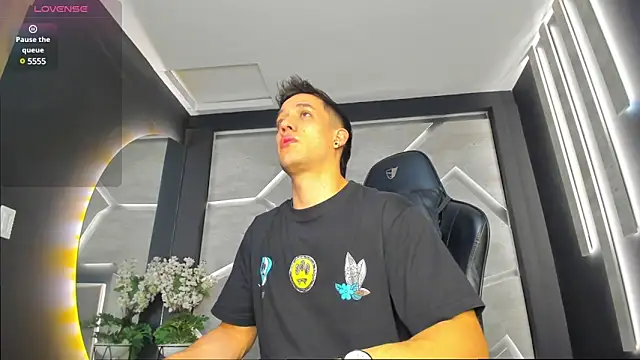 Snapshot of alexgiraldo_ chatting on January 2025 11:22:02 AM alexgiraldo online show from January 2025 11:22:02 AM