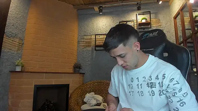 Snapshot of alexgiraldo_ chatting on February 2025 07:22:02 PM alexgiraldo online show from February 2025 07:22:02 PM