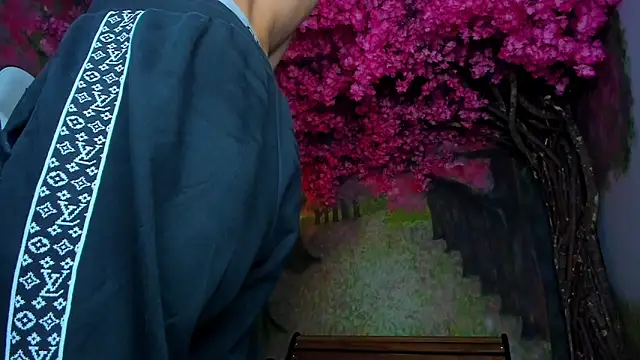 Snapshot of alexgiraldo_ chatting on February 2025 08:48:02 PM alexgiraldo online show from February 2025 08:48:02 PM