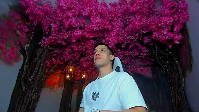 Snapshot of alexgiraldo_ chatting on February 2025 11:28:01 AM alexgiraldo online show from February 2025 11:28:01 AM