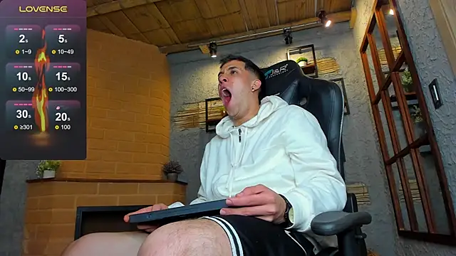 Snapshot of alexgiraldo_ chatting on February 2025 02:38:02 PM alexgiraldo online show from February 2025 02:38:02 PM