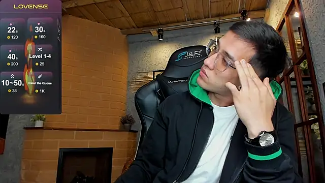 Snapshot of alexgiraldo_ chatting on February 2025 05:24:01 PM alexgiraldo online show from February 2025 05:24:01 PM