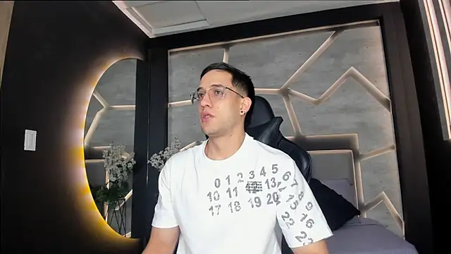 Snapshot of alexgiraldo_ chatting on February 2025 11:21:02 AM alexgiraldo online show from February 2025 11:21:02 AM