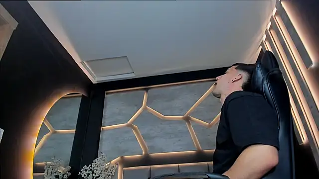 Snapshot of alexgiraldo_ chatting on February 2025 02:46:02 PM alexgiraldo online show from February 2025 02:46:02 PM