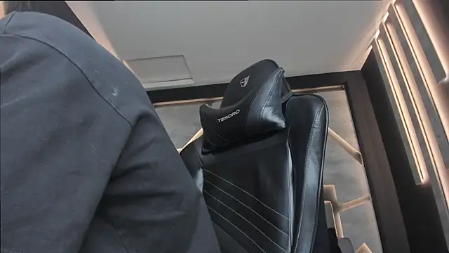 Snapshot of alexgiraldo_ chatting on February 2025 02:21:01 PM alexgiraldo online show from February 2025 02:21:01 PM