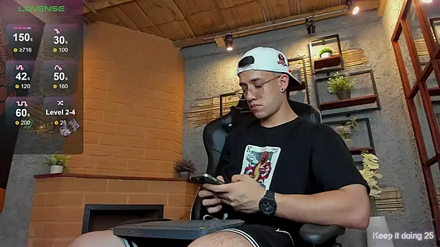 Snapshot of alexgiraldo_ chatting on February 2025 11:04:02 PM alexgiraldo online show from February 2025 11:04:02 PM