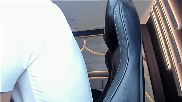 Snapshot of alexgiraldo_ chatting on February 2025 02:42:02 PM alexgiraldo online show from February 2025 02:42:02 PM