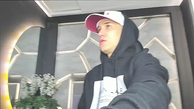 Snapshot of alexgiraldo_ chatting on March 2025 11:18:01 AM alexgiraldo online show from March 2025 11:18:01 AM