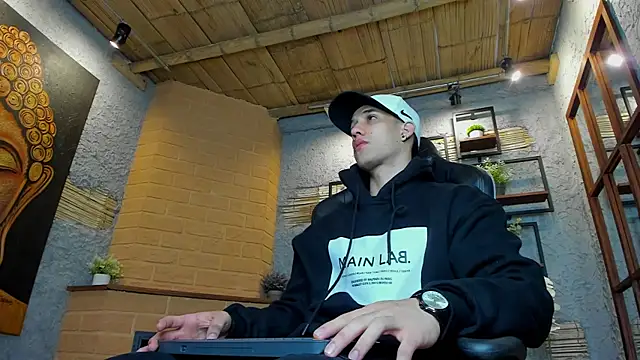 Snapshot of alexgiraldo_ chatting on March 2025 11:28:01 AM alexgiraldo online show from March 2025 11:28:01 AM