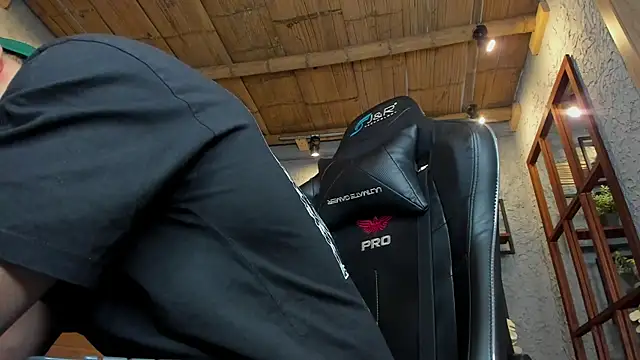 Snapshot of alexgiraldo_ chatting on March 2025 02:59:01 PM alexgiraldo online show from March 2025 02:59:01 PM