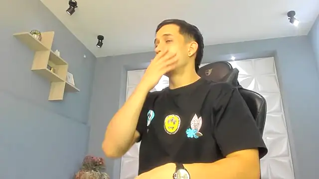 Snapshot of alexgiraldo_ chatting on March 2025 11:23:01 AM alexgiraldo online show from March 2025 11:23:01 AM