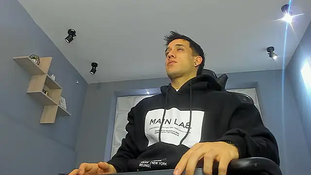 Snapshot of alexgiraldo_ chatting on March 2025 11:20:01 AM alexgiraldo online show from March 2025 11:20:01 AM