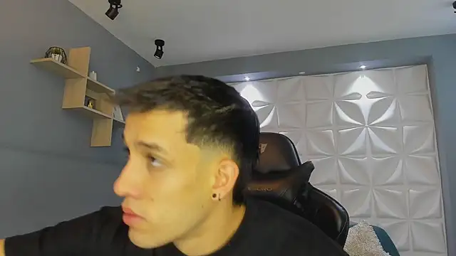 Snapshot of alexgiraldo_ chatting on March 2025 11:16:01 AM alexgiraldo online show from March 2025 11:16:01 AM