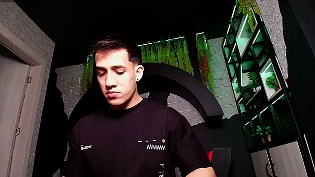 Snapshot of alexgiraldo_ chatting on March 2025 11:21:01 AM alexgiraldo online show from March 2025 11:21:01 AM