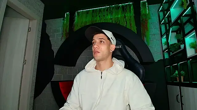 Snapshot of alexgiraldo_ chatting on March 2025 11:19:01 AM alexgiraldo online show from March 2025 11:19:01 AM