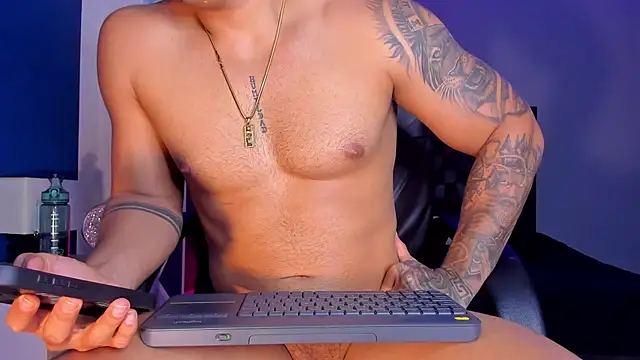 Snapshot of alex_oficial chatting on January 2025 06:04:01 AM alex oficial online show from January 2025 06:04:01 AM