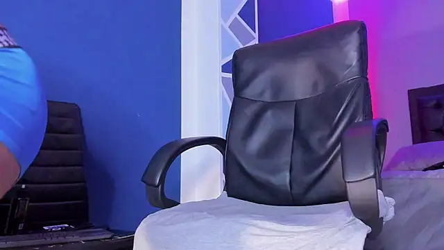 Snapshot of alex_oficial chatting on March 2025 05:31:01 AM alex oficial online show from March 2025 05:31:01 AM