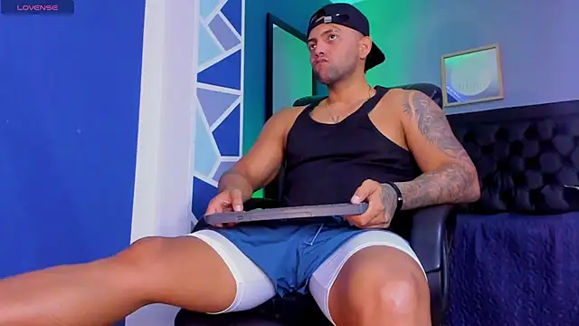 Snapshot of alex_oficial chatting on October 2025 04:24:02 AM alex oficial online show from October 2025 04:24:02 AM