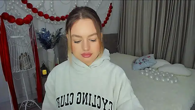 MiracleCurly online show from December 2025 04:04:01 PM