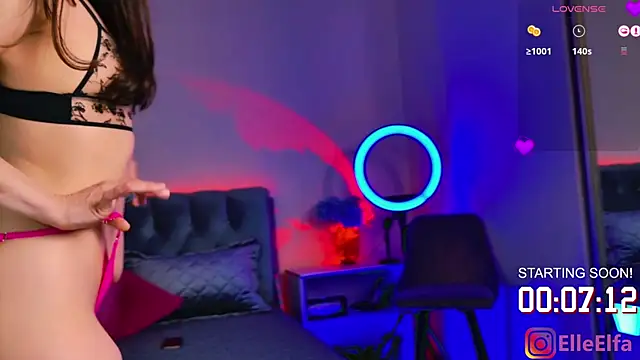 Elfaelle online show from January 2025 07:51:01 PM