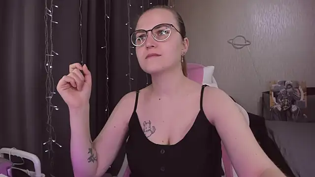 MissBrightShine online show from November 2025 10:32:01 AM