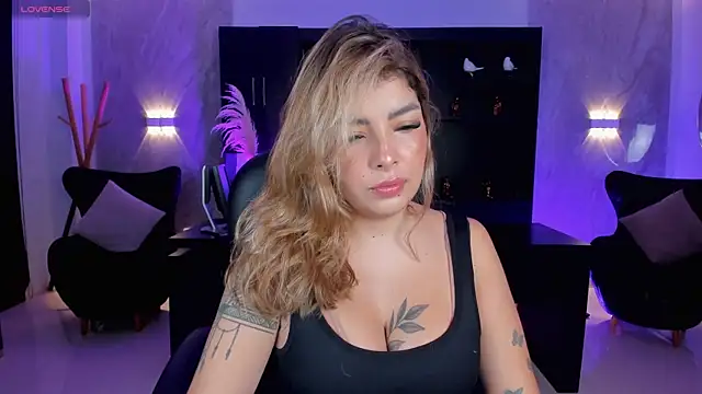 Snapshot of LisaMonroe_ chatting on February 2025 12:27:02 PM LisaMonroe online show from February 2025 12:27:02 PM