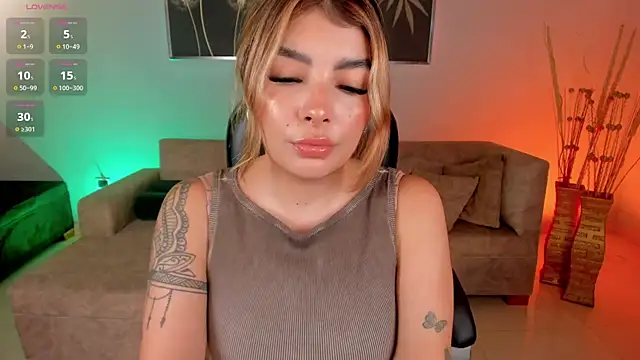 Snapshot of LisaMonroe_ chatting on March 2025 01:15:02 PM LisaMonroe online show from March 2025 01:15:02 PM