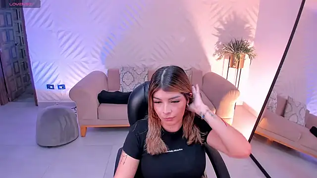 Snapshot of LisaMonroe_ chatting on March 2025 08:23:02 PM LisaMonroe online show from March 2025 08:23:02 PM