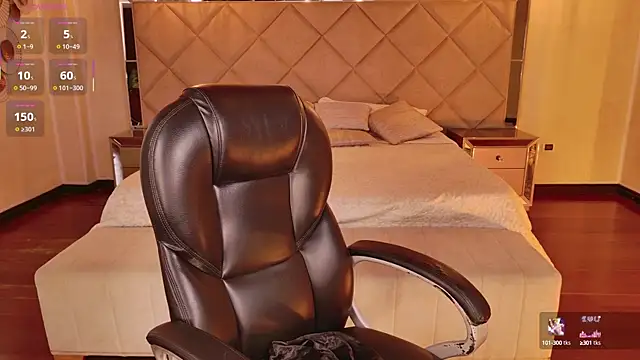 Snapshot of LisaMonroe_ chatting on September 2025 08:52:02 PM LisaMonroe online show from September 2025 08:52:02 PM