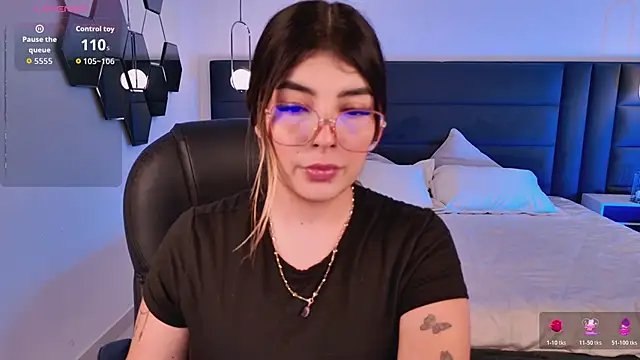 Snapshot of LisaMonroe_ chatting on October 2025 08:03:02 PM LisaMonroe online show from October 2025 08:03:02 PM