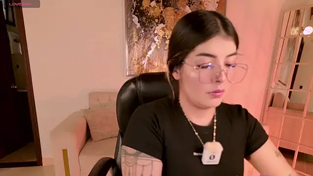 Snapshot of LisaMonroe_ chatting on October 2025 08:13:02 PM LisaMonroe online show from October 2025 08:13:02 PM